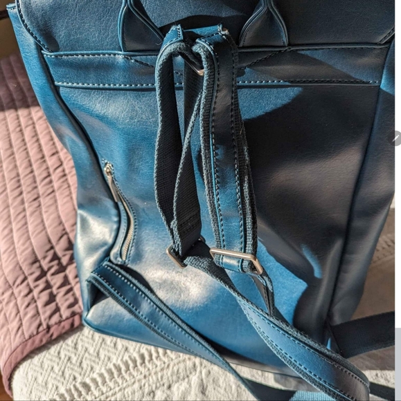 Matt & Nat Backpack - Picture 3 of 4